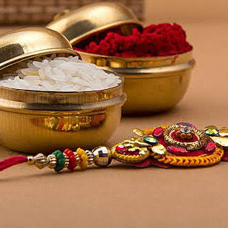 Celebrate Rakhi: Twinning Tips for Family Gatherings